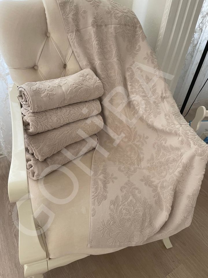 Kabartma Dokulu Jakarlı Avangard Banyo Havlusu